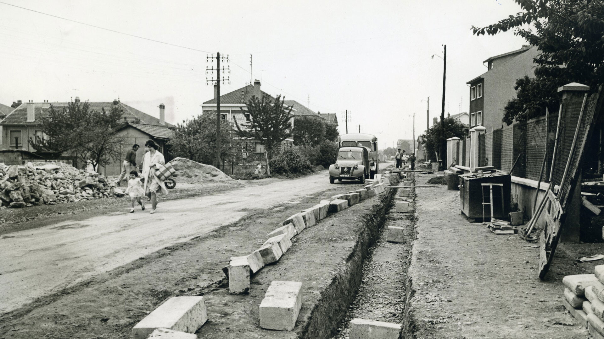 Années 60 - Dans son quartier d’enfance (Balzac), Tonino Benacquista a vu se construire les premiers immeubles. © Service Archives Documentations
