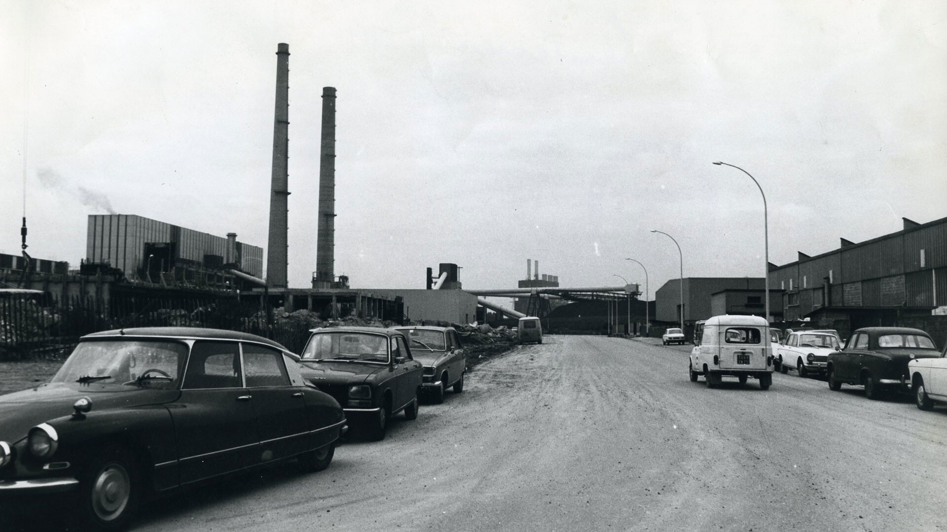 Années 60 - Avec ses centrales, la zone industrielle a beaucoup inspiré Maurice G. Dantec. © Service Archives Documentations