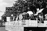 Les profs de sports au défilé des fêtes du Lilas 1971 © Archives municipales