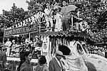 Les amis du Port-à-l'Anglais au défilé des fêtes du Lilas © Archives municipales