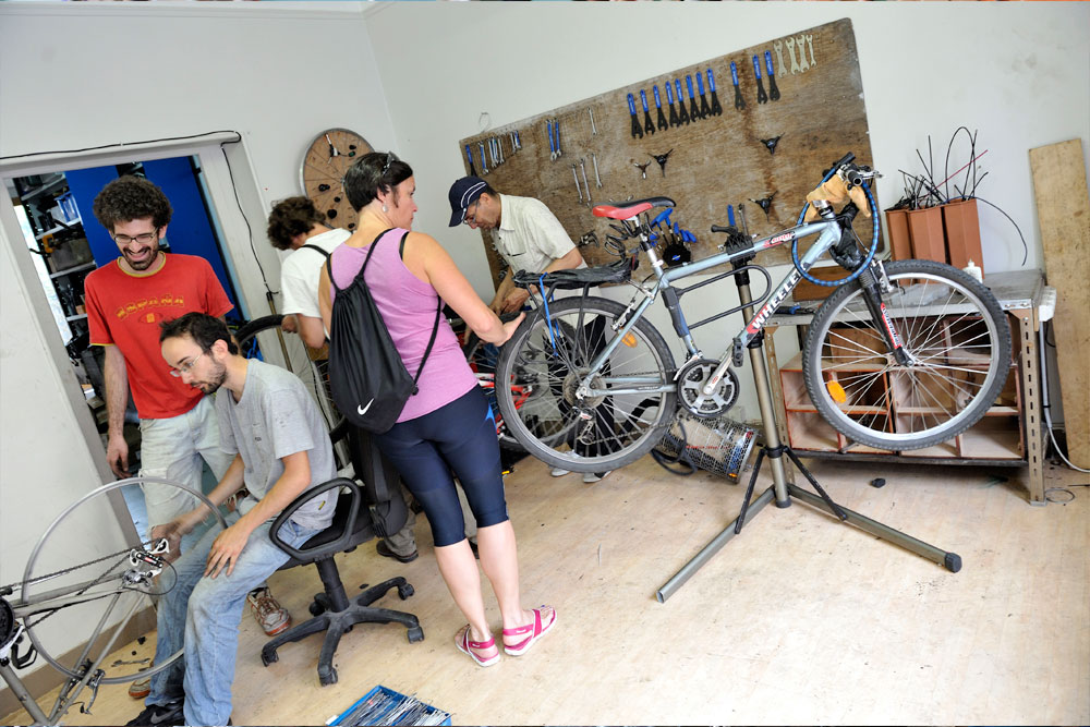Cyclofficine c'est le remède participatif et solidaire à tous les problèmes de deux roues.