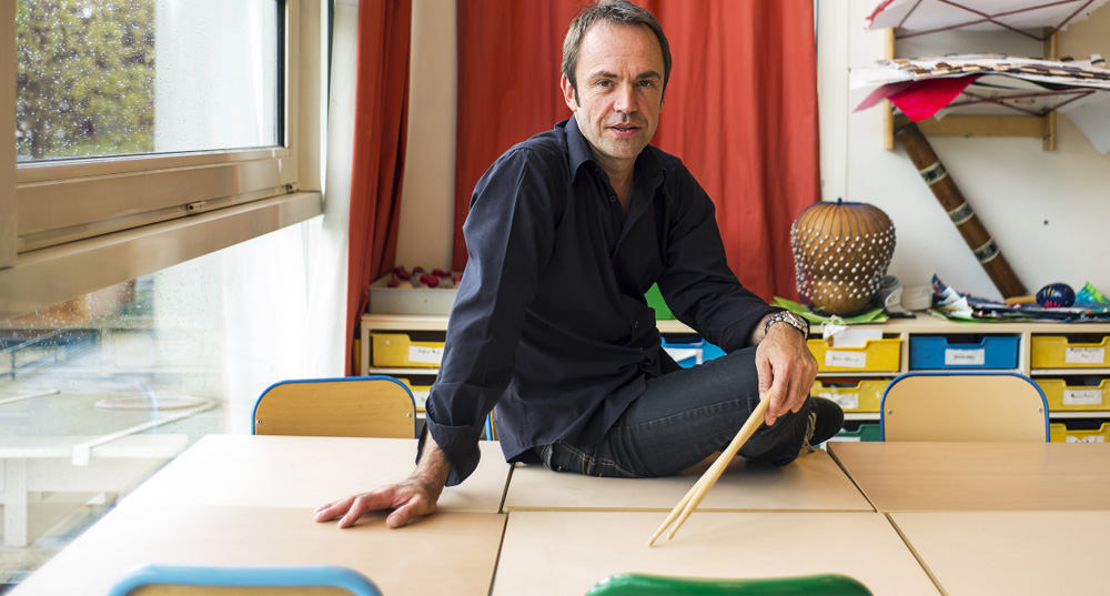 Franck Ballier, musicien professionnel est intervenant dans l’association Crescendo, il partage une vision sociale et inclusive de la musique à Vitry.
