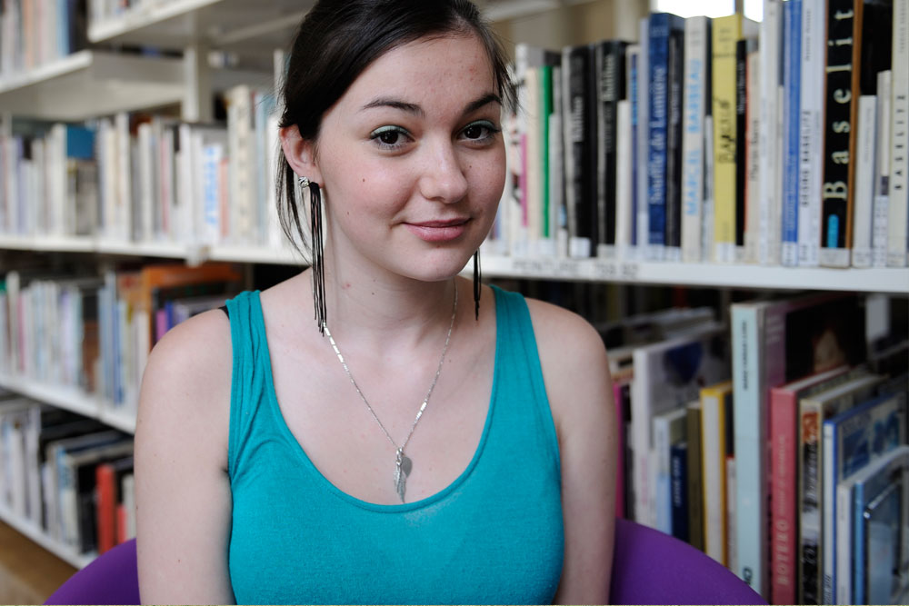 Rencontre avec Clara Sautereau, lycéenne, qui révise son bac à la bibliothèque Nelson-Mandela.