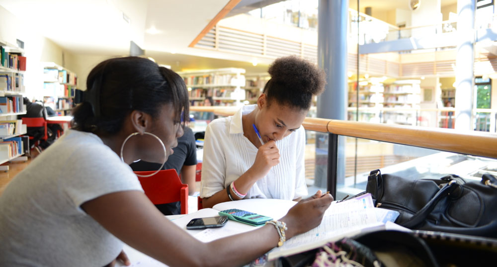 Du 19 mai au 16 juin, la bibliothèque et le SMJ mettent en place le dispositif spécial révisions.