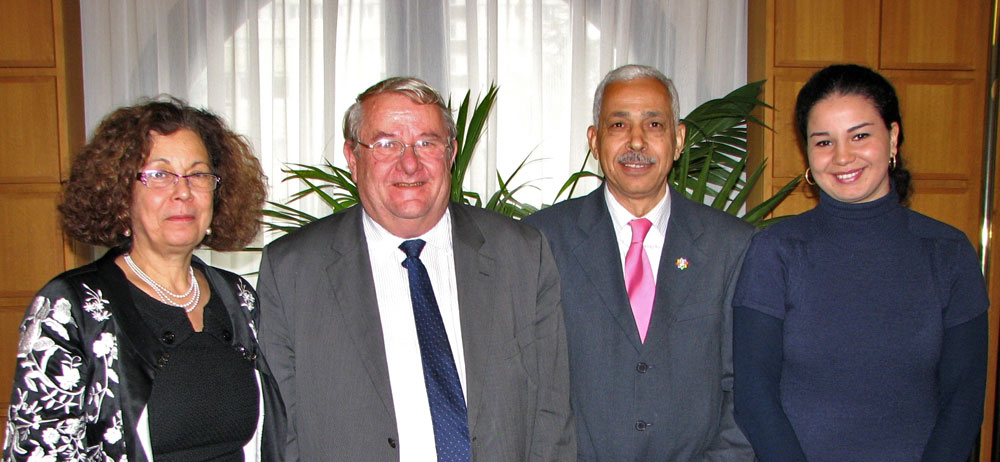 Délégation venue de Jériko Alain Audoubert entouré de Hassan Saleh, maire de Jéricho, de Noha Rashmawi, chef du cabinet de l’ambassadeur de l’Autorité Nationale Palestinienne en France et de sonia Guénine maire adjoint chargée des Relations, solidarité et coopérations in