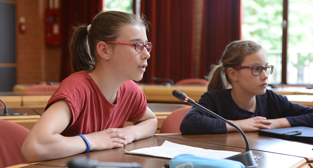 Le conseil des enfants de Vitry-sur-Seine se réunit un samedi par mois, pour parler de ce qu'ils aimeraient changer dans leur quotidien d'écolier.