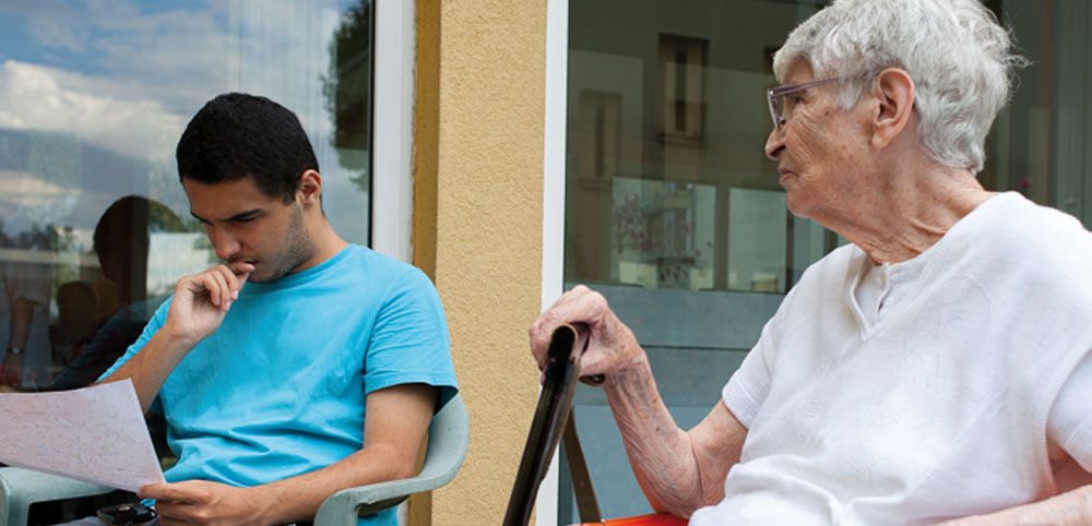 vieuxjeunes L'’association Pari solidaire met en relation des personnes âgées et des étudiants ou jeunes actifs sur la base d’une cohabitation intergénérationnelle.