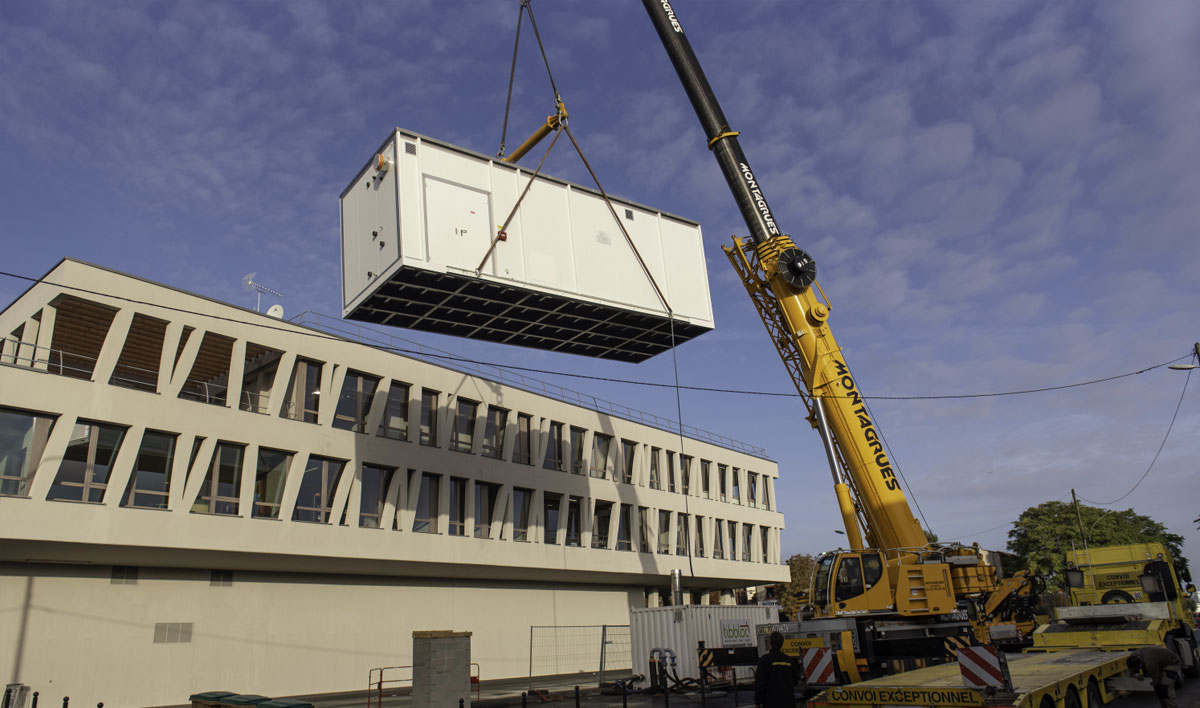 Pour alimenter en chaleur le nouveau collège Josette-et-Maurice-Audin, au Port-à-l’Anglais, deux conteneurs un peu particuliers viennent d’être installés rue Cavell.