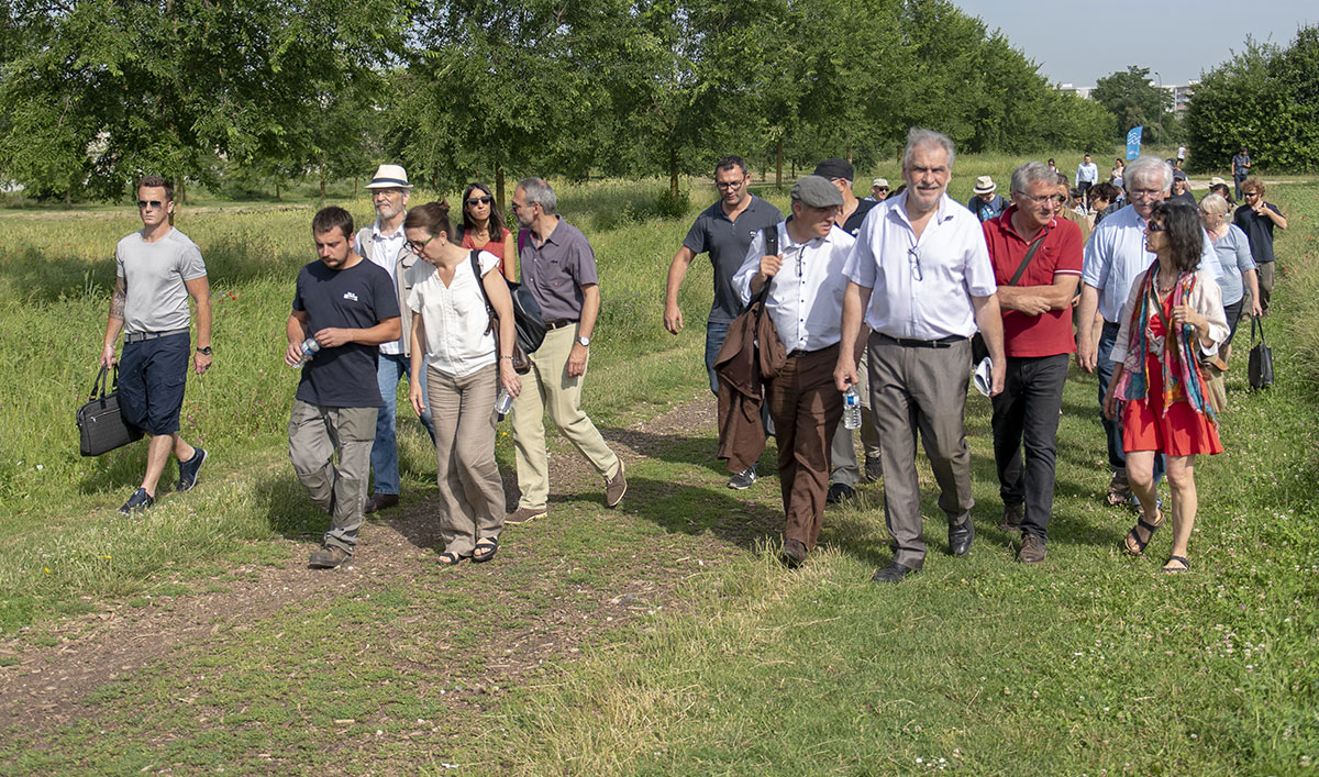 Sous la canicule, dans le cadre champêtre et modèle du parc départemental des Lilas, une charte pour l’avenir de l’agriculture en Val-de-Marne a été signée le 5 juin.